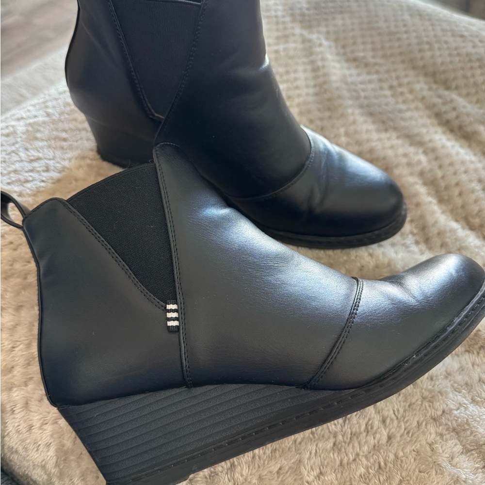Vepose Black Wedge Ankle Boots, Size 9